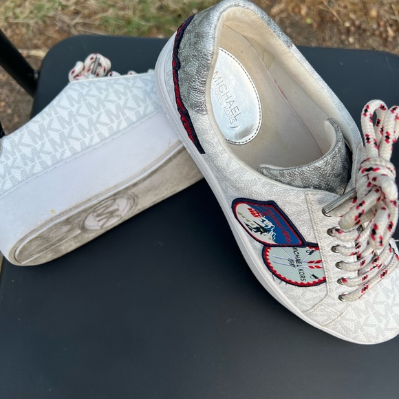 Michael Kor shoes and purse. It’s a bundle deal. - Picture 2 of 15